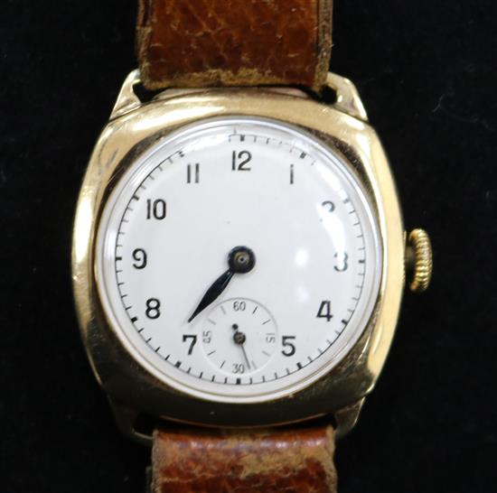 A gentlemans 9ct gold wrist watch.
